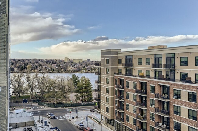 Building Photo - 1BD, 1.5BA Lakehouse Condo on the 6th Floor