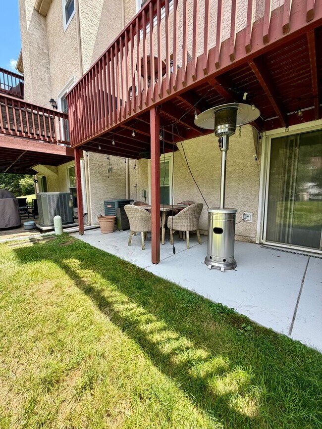 Building Photo - Stunning 3-Bedroom Townhome Nestled in Andorra Woods! Available mid-August!
