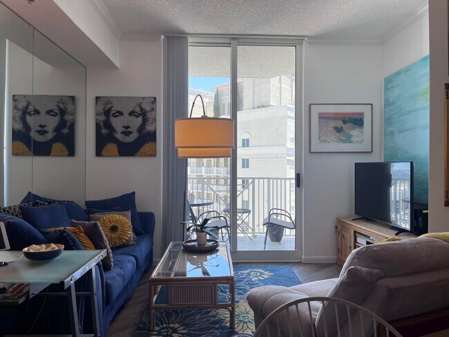 Building Photo - 255 Evernia St