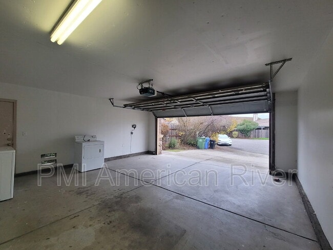 Building Photo - 8695 Misty Ct