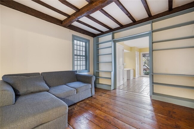 Building Photo - 73 Thames St