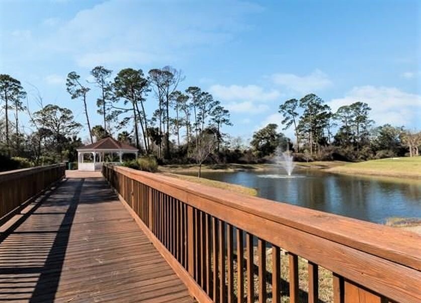 BBQ place - 75 Riverview Bend S