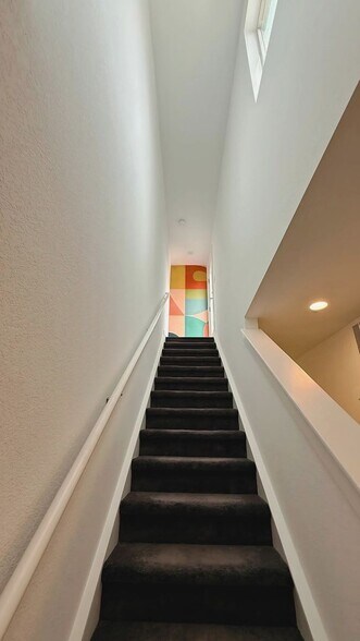 Building Photo - 928 Navajo St