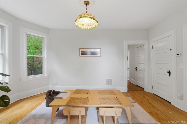 Building Photo - 988 US-9W