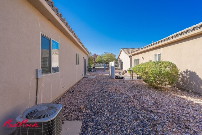 Building Photo - 484 N 2480 W