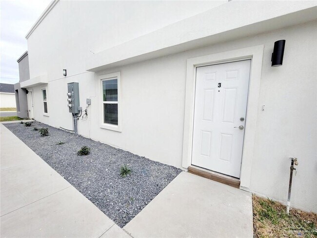 Building Photo - 15 Frio Ave