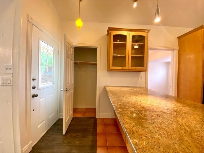 Building Photo - South Congress- 3/2 House- $3400