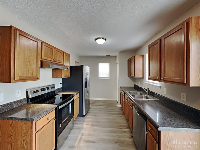 Building Photo - 204 Fox Grove Cir