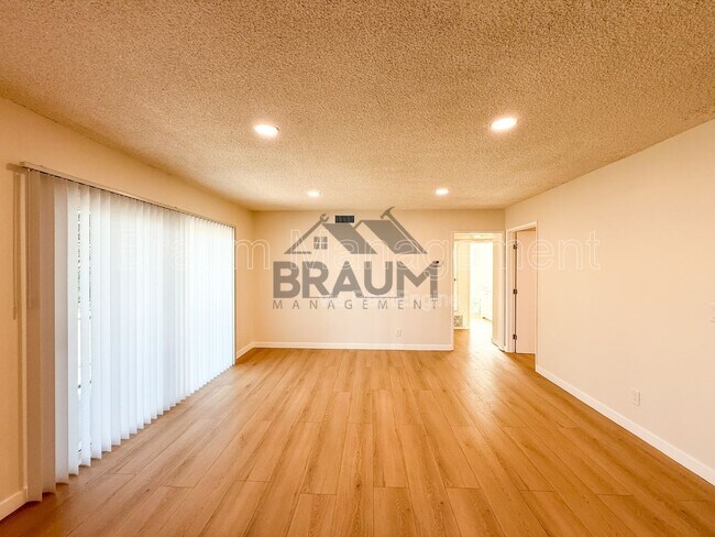 Building Photo - 6039 Whitsett Ave