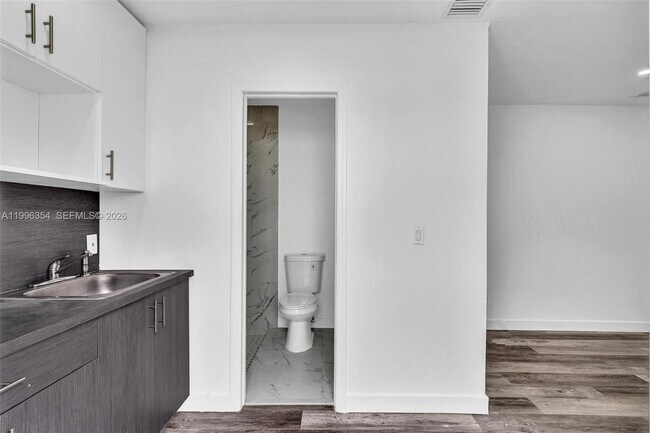 Building Photo - 6640 Evergreen Dr