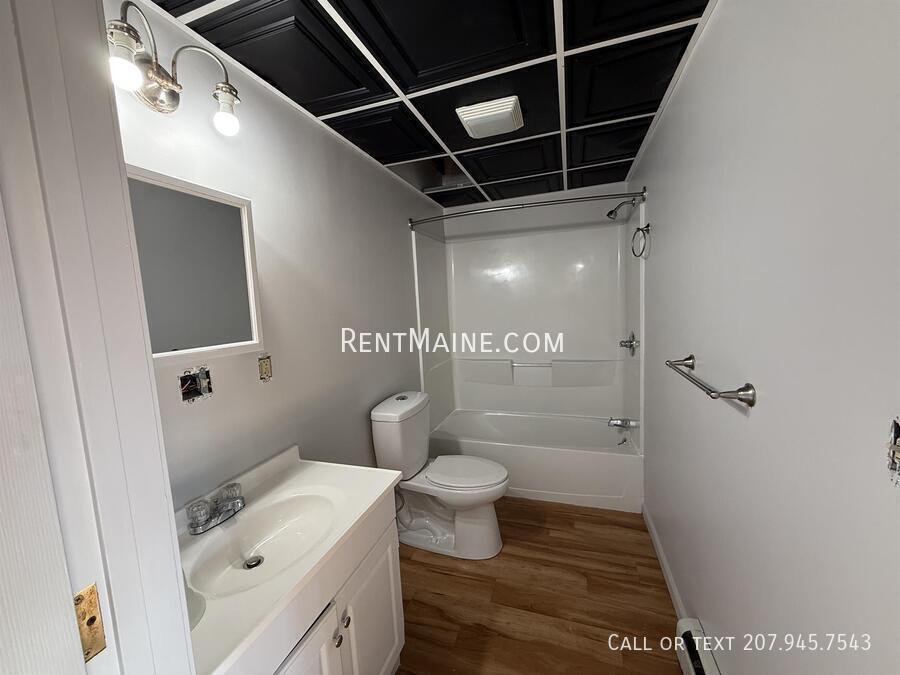 Building Photo - 35 Main St