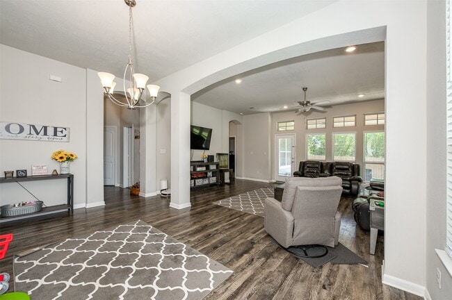 Building Photo - 2125 Stubbs Dr