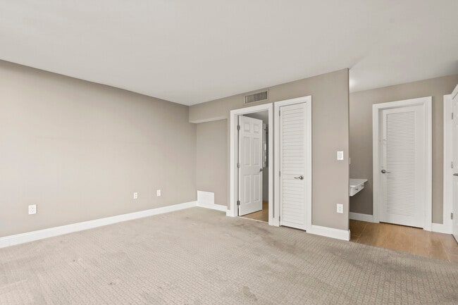 Building Photo - 4200 N Ocean Dr