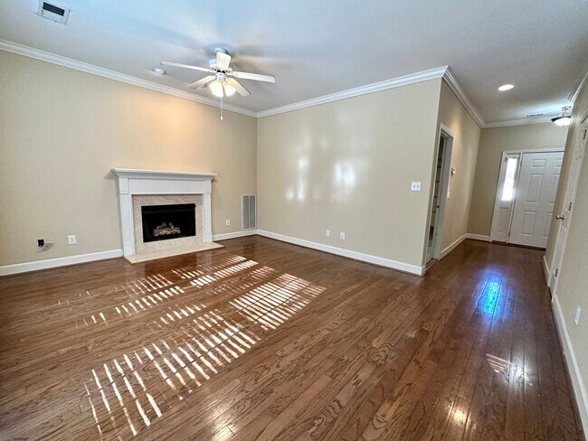 Building Photo - 1815 Charleston Cir