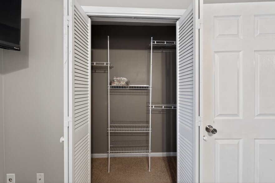 Building Photo - 534 Oak Meadow Ln