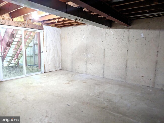 Building Photo - 6912 Myersview Dr