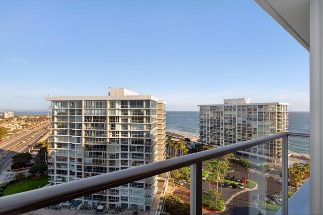 Building Photo - 1810 Avenida Del Mundo