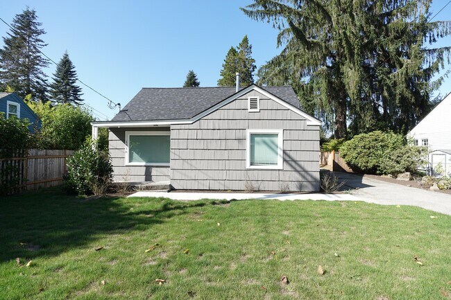 Primary Photo - 1516 San Francisco Ave NE