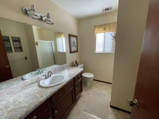 Building Photo - 43126 E Sugar Pine Dr