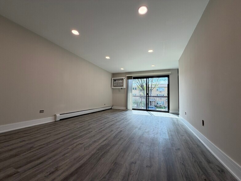 Building Photo - 5525 N Chester Ave
