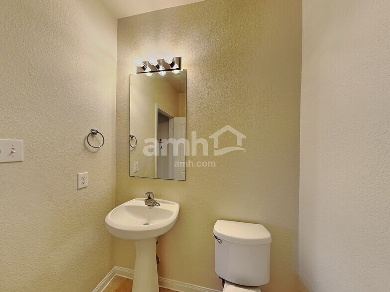 Building Photo - 19800 Andrew Johnson Dr