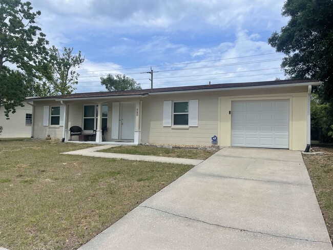Building Photo - 980 Manati Ave