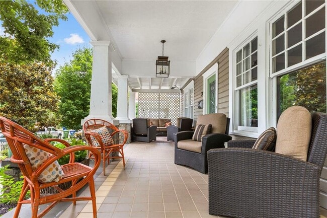 Building Photo - 976 Adair Ave NE