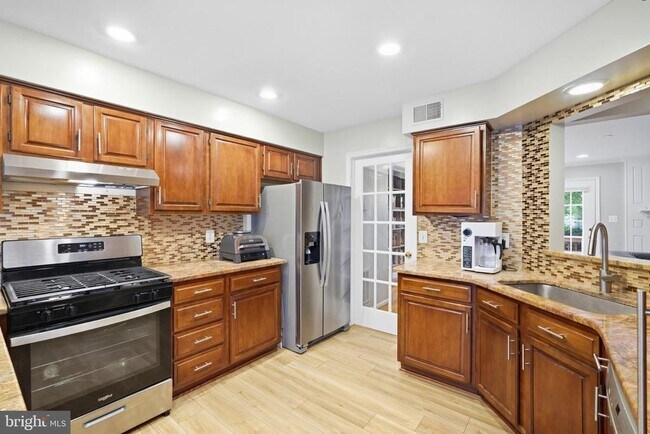 Building Photo - 3968 Clares Ct