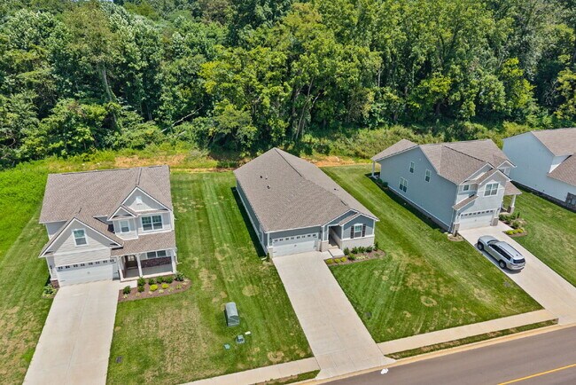 Building Photo - Spacious, Modern Ranch in Rossview!