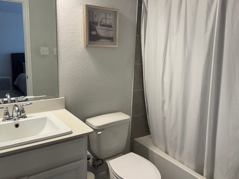 Building Photo - 4100 Smokey Hill Ct