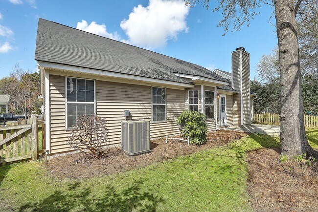 Building Photo - Gorgeous Home in Mt Pleasant's Belle Hall!