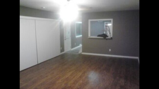 Building Photo - Pre Leasing for fall 2026!