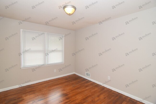 Building Photo - 3 Bed/2 Bath in Quiet Cul-de-Sac