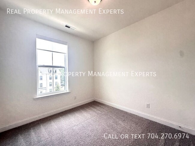Building Photo - 2518 Magnolia Blossom Wy