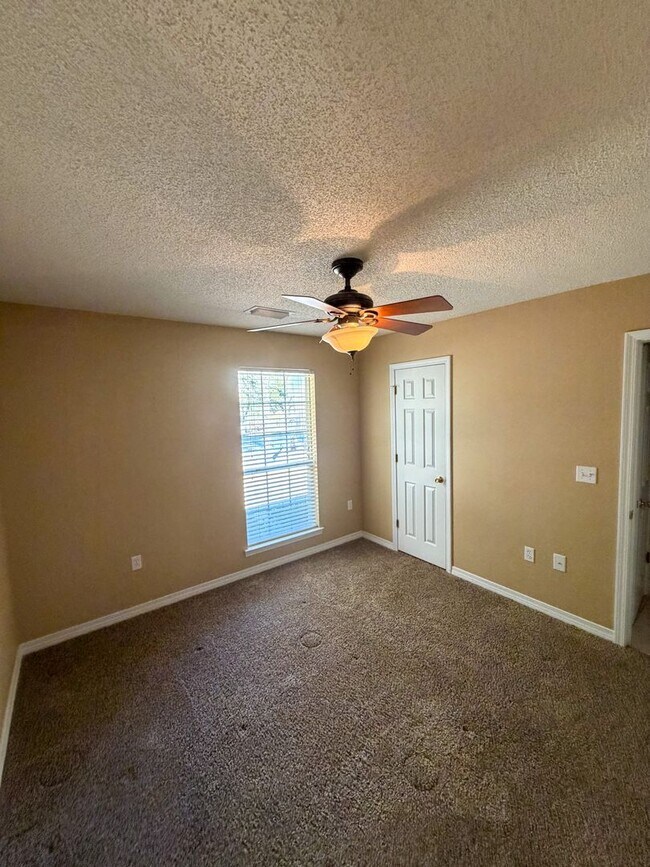 Building Photo - 4697 Lovegrass Ln