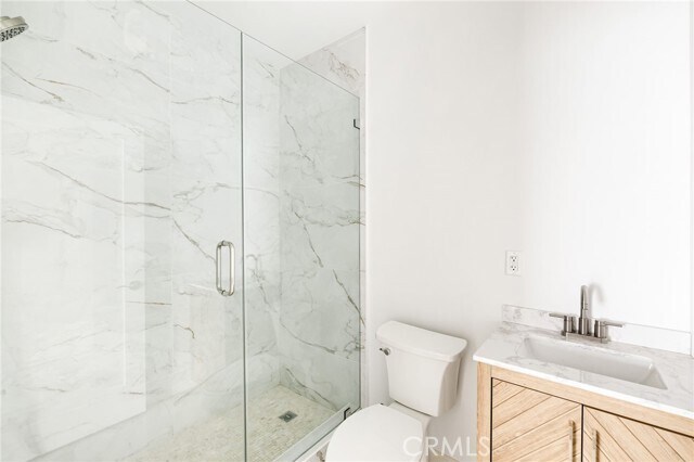 Building Photo - 7044 White Oak Ave