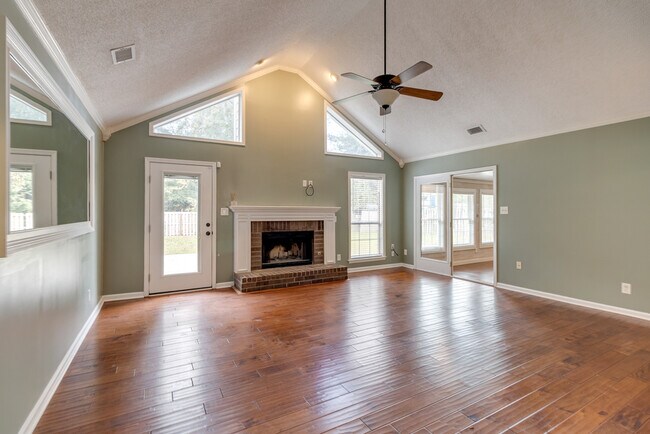 Building Photo - 397 Greenwich Dr