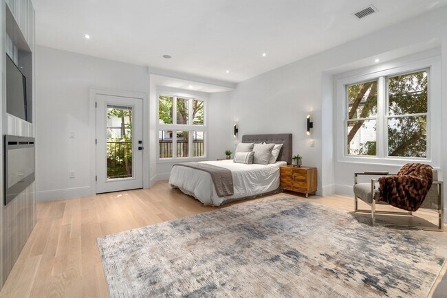 Building Photo - 89 University Rd