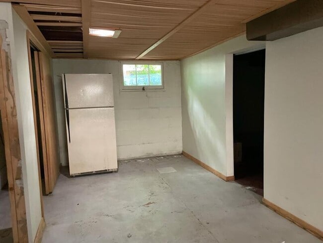 Building Photo - 927 Woodlawn Ave