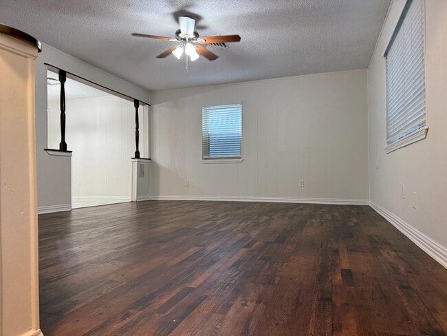 Building Photo - 125 Briarwood Dr