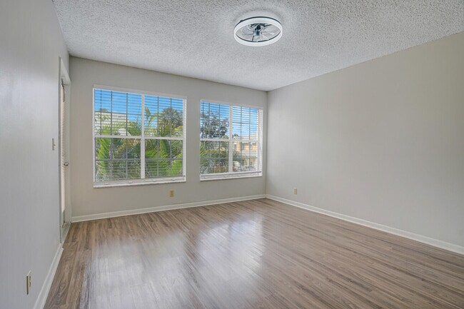 Building Photo - 6315 La Costa Dr