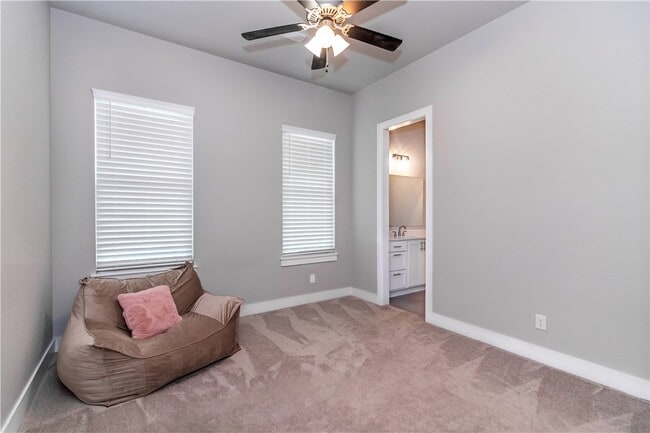 Building Photo - 146 E South St