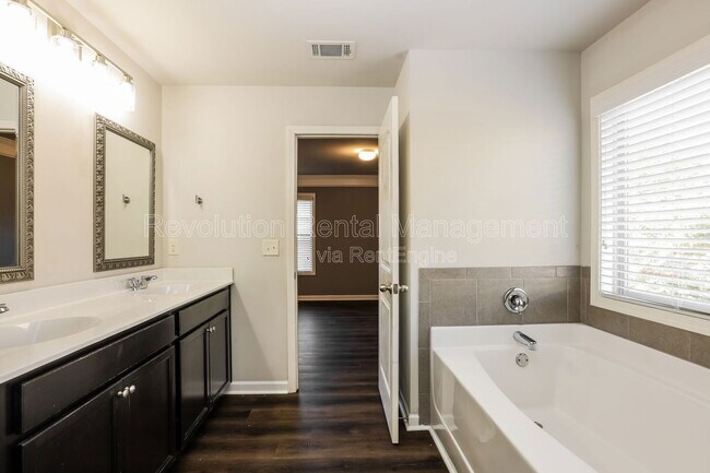 Building Photo - 823 Python Dr