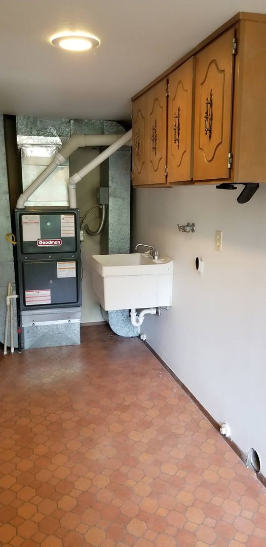 Building Photo - Hard to find 5 bedroom home in Tamoshan ne...