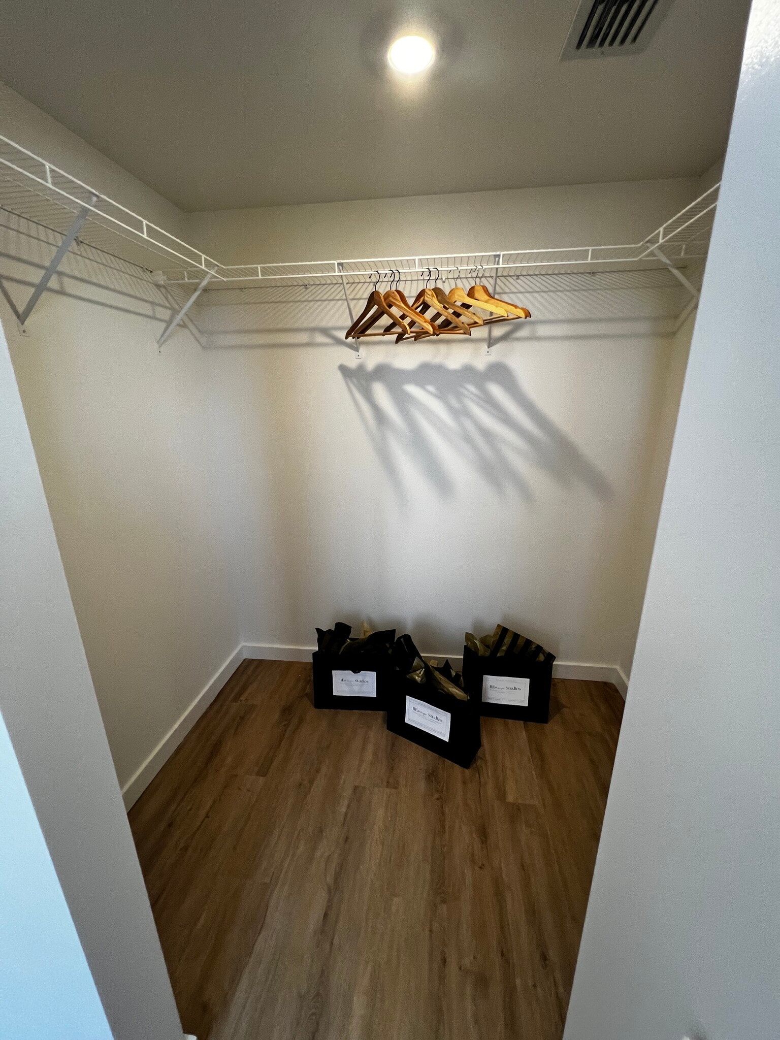 Building Photo - 911 E 26th St