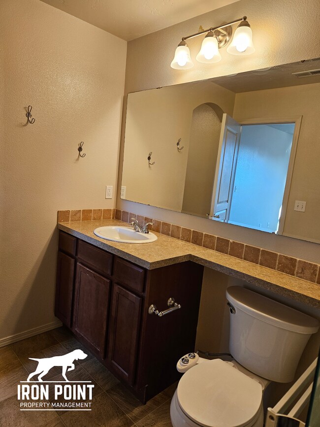 Building Photo - 1/2 off First Full Month! 3bed/2.5 bath ho...