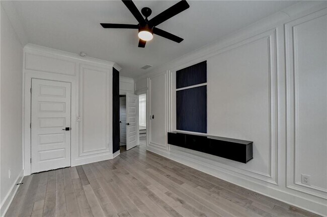 Building Photo - 960 Nours Cir SE