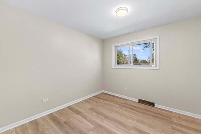 Building Photo - 15222 Huntington Ct