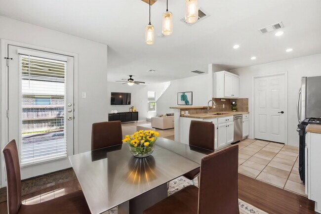 Building Photo - 1506 Fort LLoyd Pl