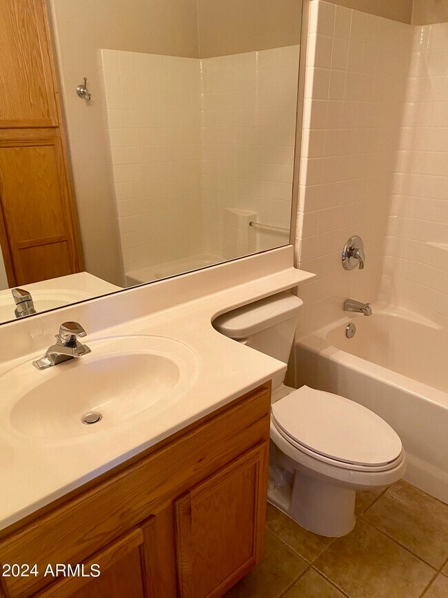 Building Photo - 4008 E Ironhorse Rd